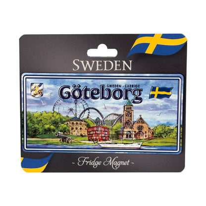 Magnet med texten "Göteborg" i registreringsskylt-design, monterad på grå hängetikett med svensk flagga och texten "SWEDEN Fridge Magnet".