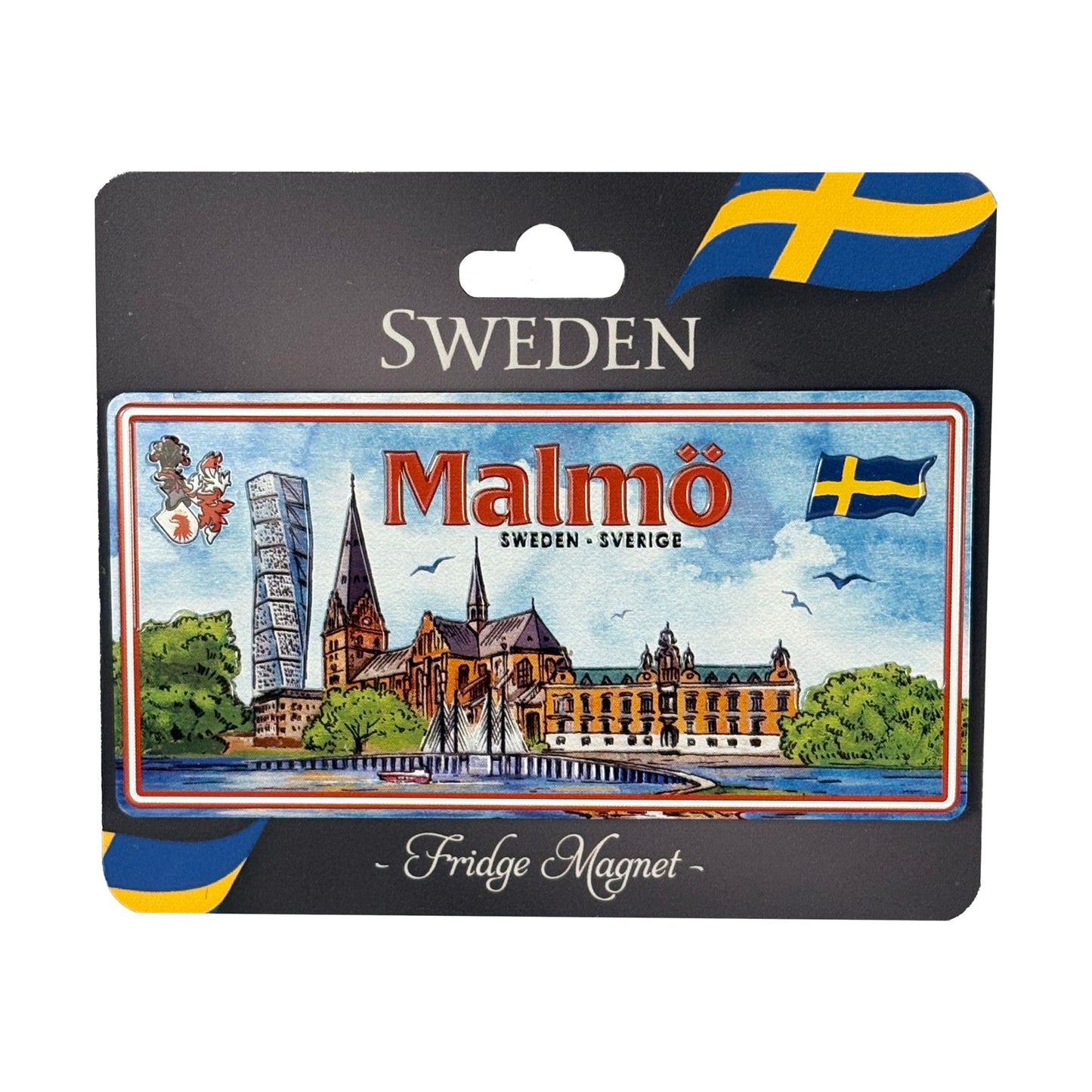 Magnet formad som en amerikansk registreringsskylt med motiv från Malmö, monterad på grå hängetikett med texten "SWEDEN Fridge Magnet" och svensk flagga i övre högra hörnet.