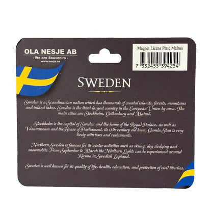 Baksidan av magnetens grå hängetikett med korta fakta om Sverige, Stockholm och norra Sverige.