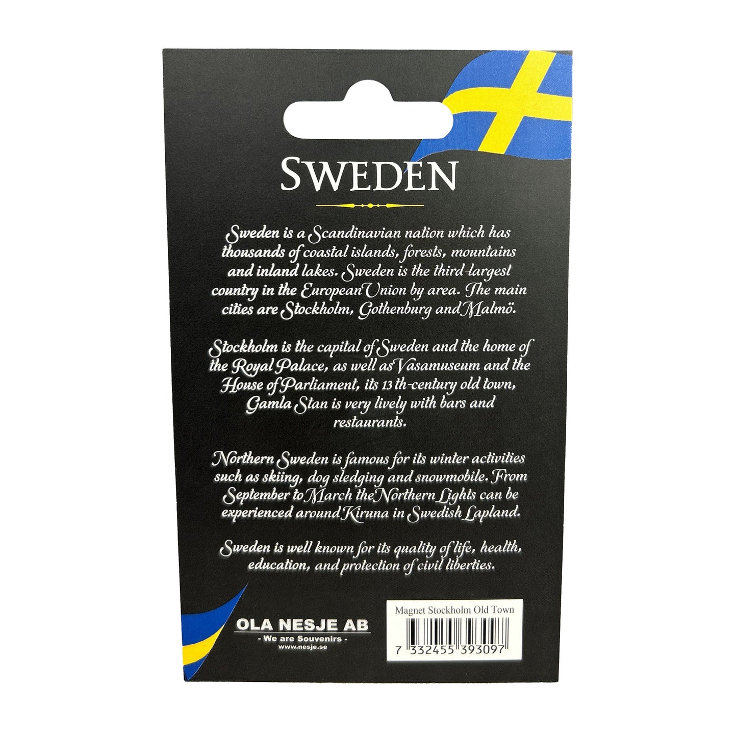 Baksidan av magnetens grå hängetikett med text om Sverige.
