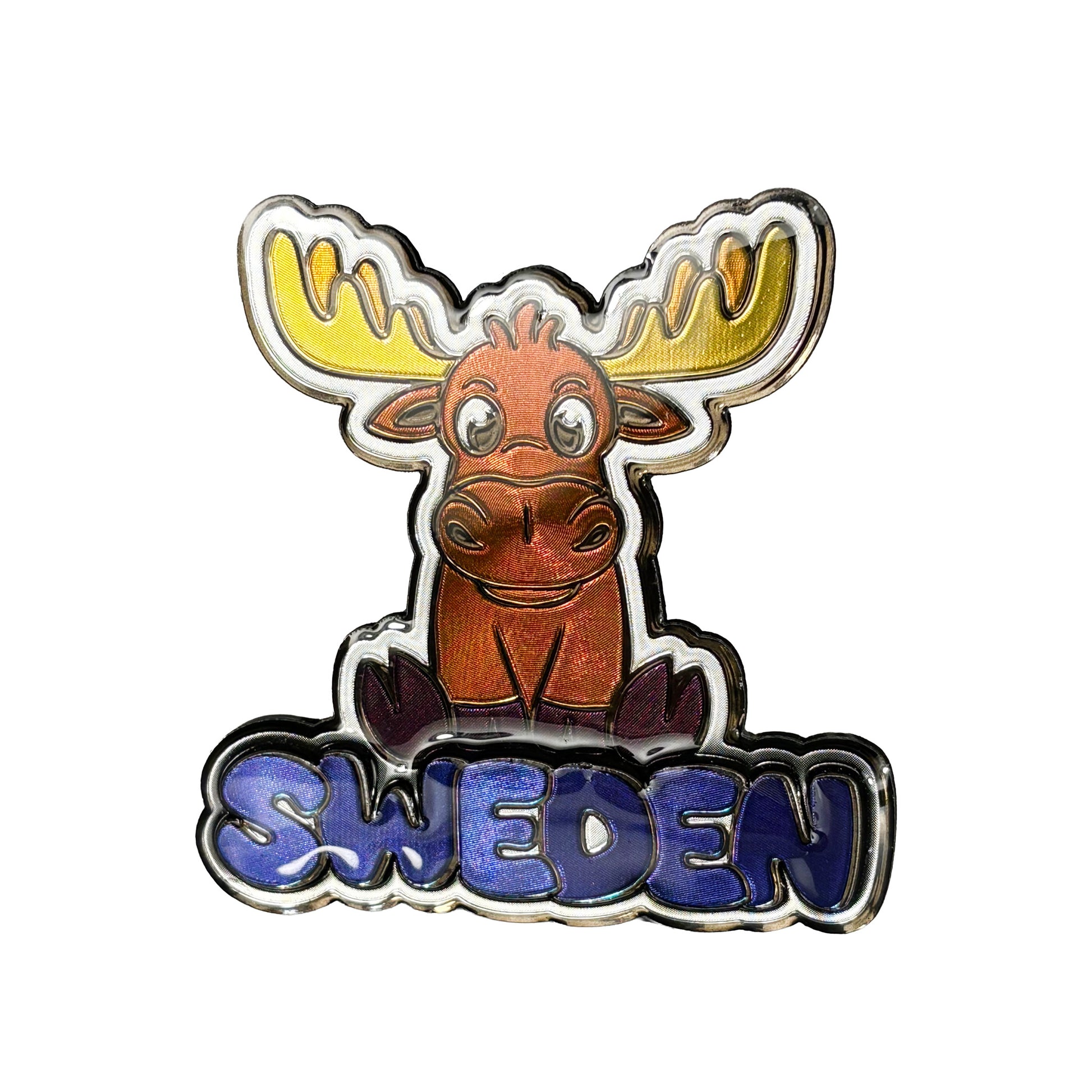Magnet med tecknad älg som sitter ovanpå texten "Sweden".