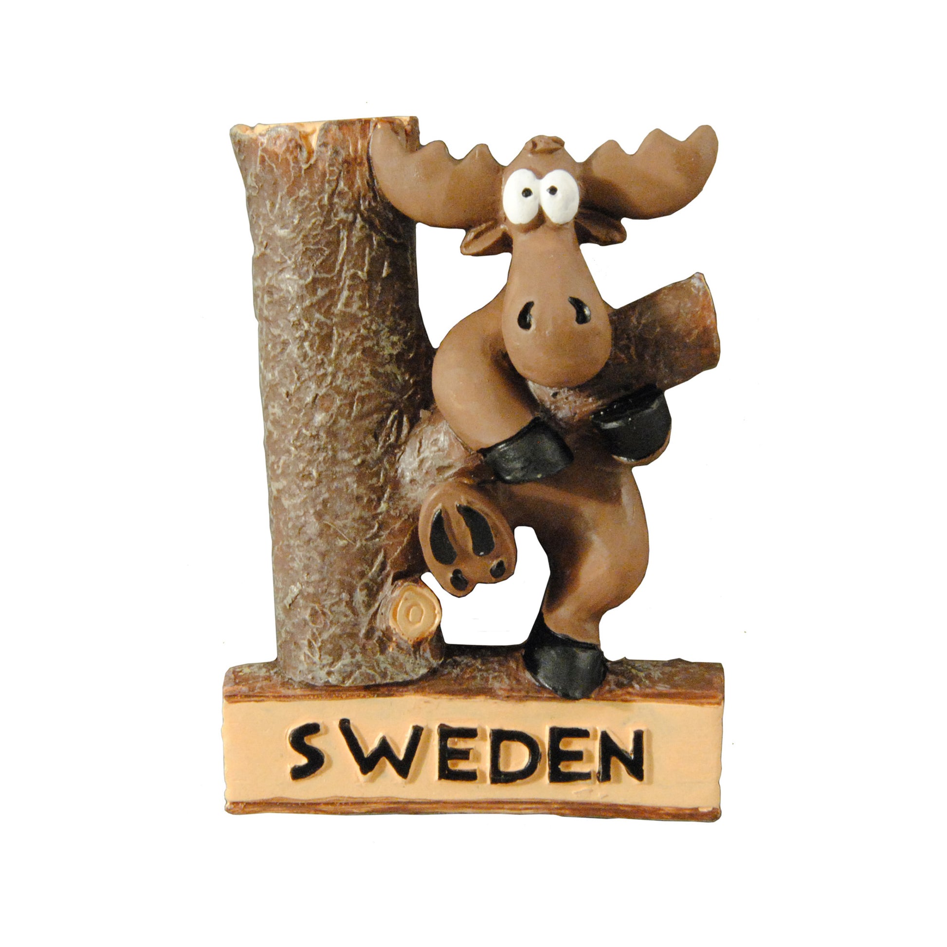 Rolig magnet föreställande älgen Torbjörn som kramar ett träd, med texten Sweden.