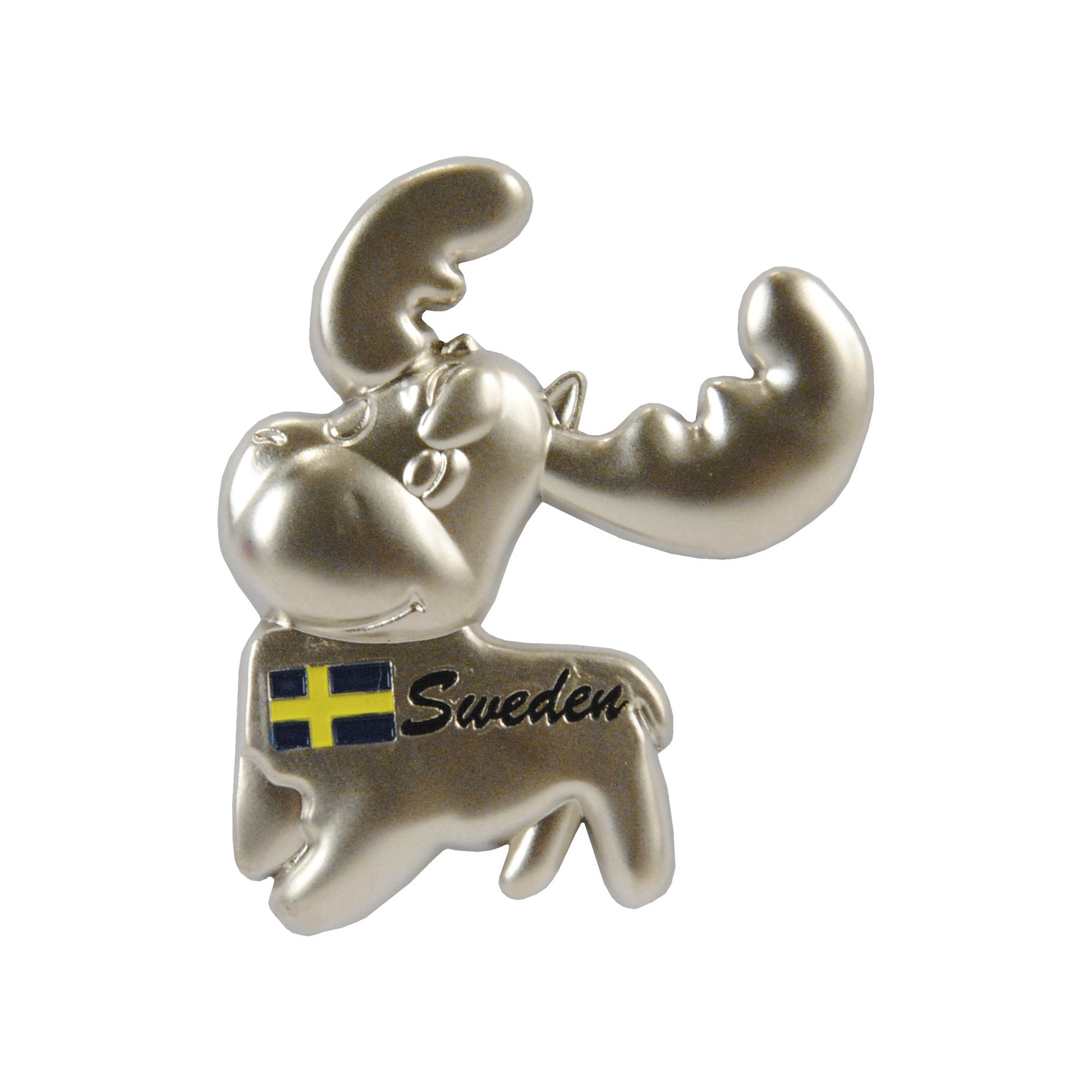 Metallmagnet med stående älg i glatt uttryck och texten "Sweden". En populär och formstark souvenirmagnet.