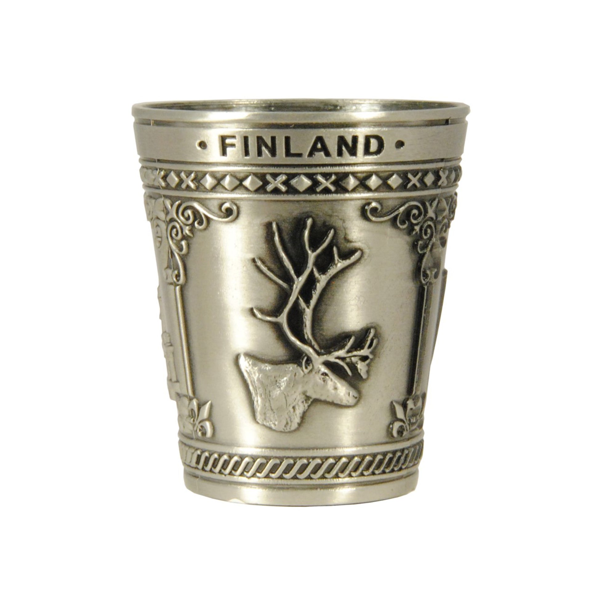 Sida av metallshotsglas med reliefmotiv av en ren och texten 'Finland' – ett av tre motiv på glaset.