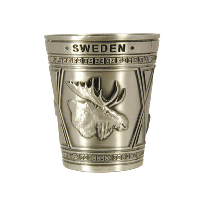 Shotglas i metall med ett av tre motiv: en älg och texten "Sweden".