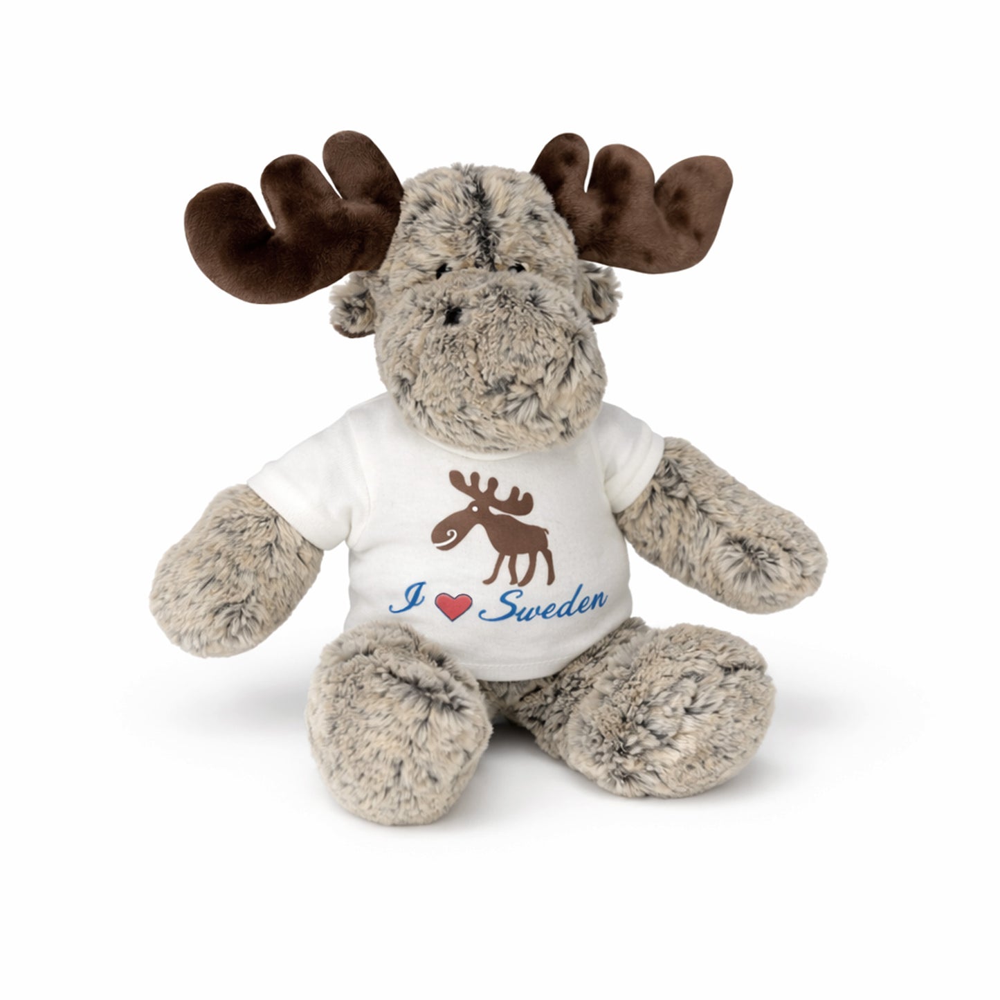 Gosedjursälg på 20 cm med "I Love Sweden"-tröja, tillverkad i mjukt material – en kramgo och mysig souvenir, perfekt som present och tillskott i gosedjursamlingen.