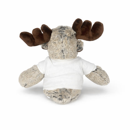 Bakifrån syns den mysiga gosedjursälgen, cirka 20 cm hög, med sin mjuka bruna päls och en vit tröja med 'I Love Sweden'-tryck – en perfekt liten souvenirvän.