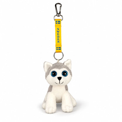 Nyckelring med huskyvalp-gosedjur och gult keyband Sweden med blå text och svenska flaggor – vy framifrån