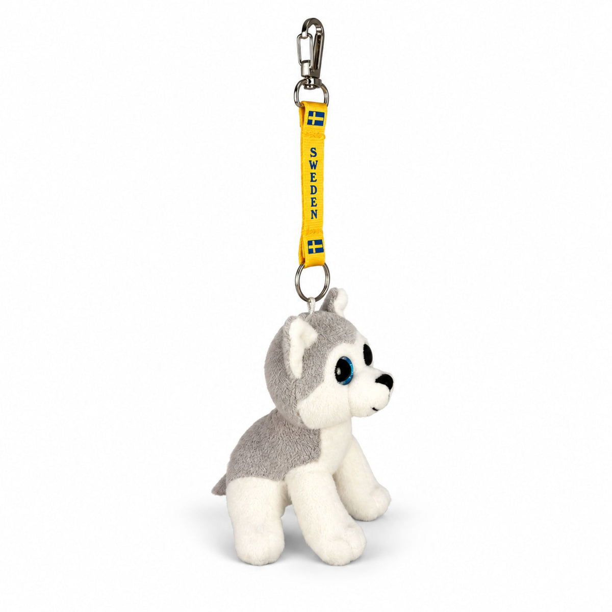 Nyckelring med huskyvalp-gosedjur och gult Sweden-nyckelband – vy från sidan.