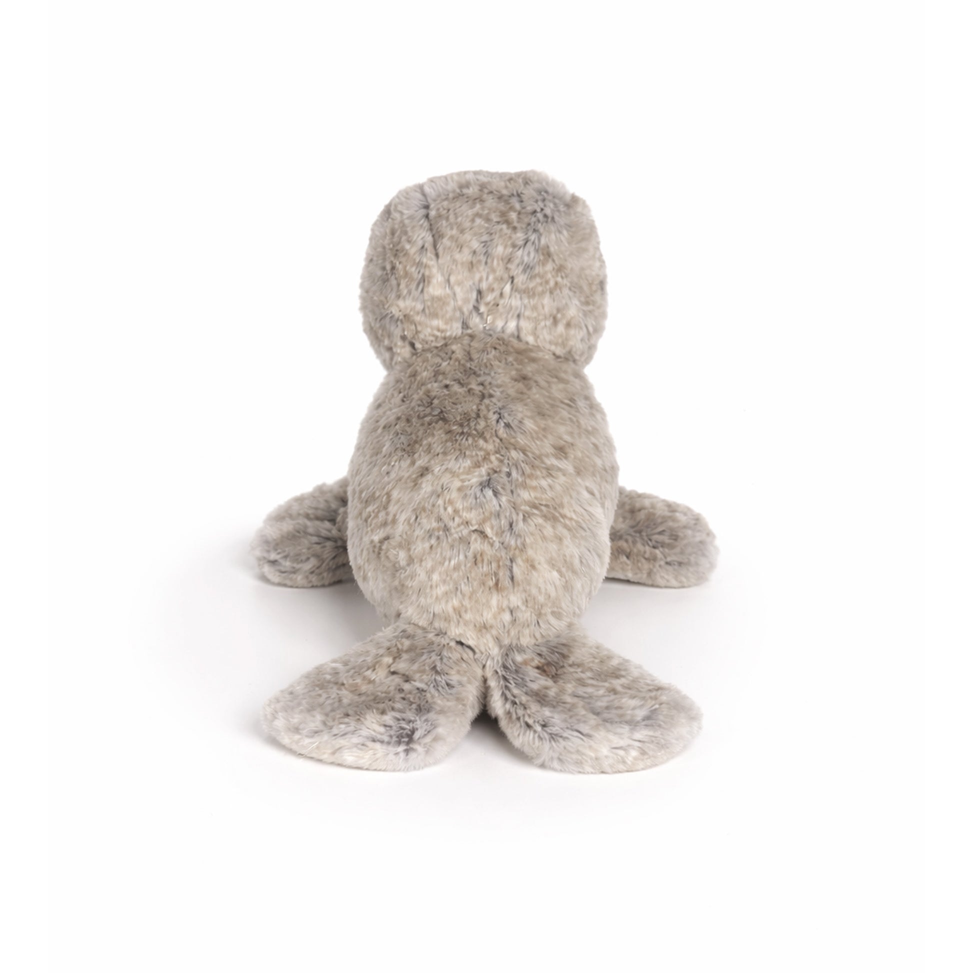 Liggande gosedjurssäl, 21 cm lång, i mjukt grått material. En charmig säl med vänligt ansikte – perfekt som present eller souvenir. Sedd bakifrån