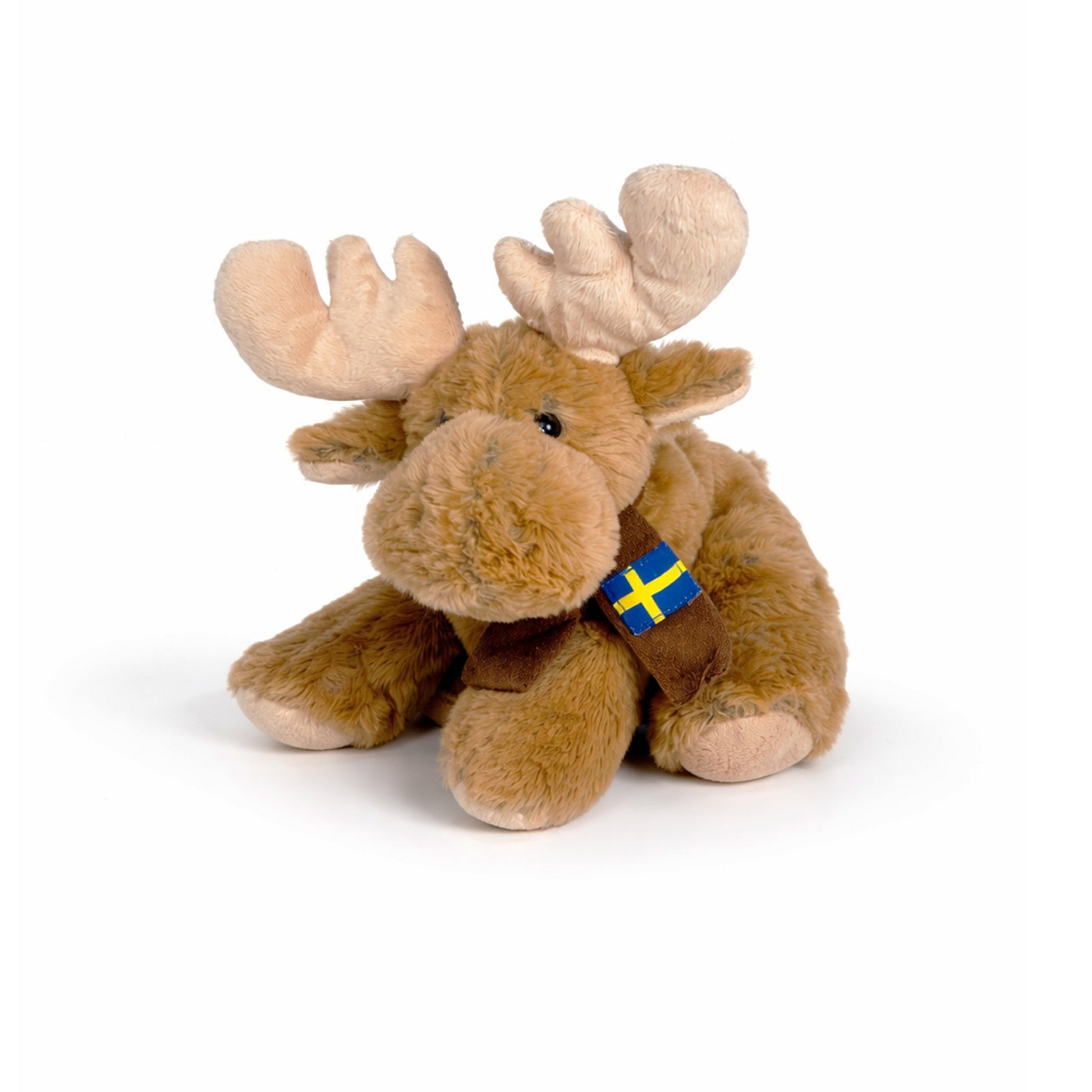 Ljusbrun gosedjursälg på 20 cm med mjuk kropp och halsduk med svensk flagga – en söt och kramgo souvenir från Sverige, perfekt för lek och mys.