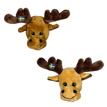 Två mjuka älghuvudmagneter med Sverige-design, en ljusbrun och en brun.