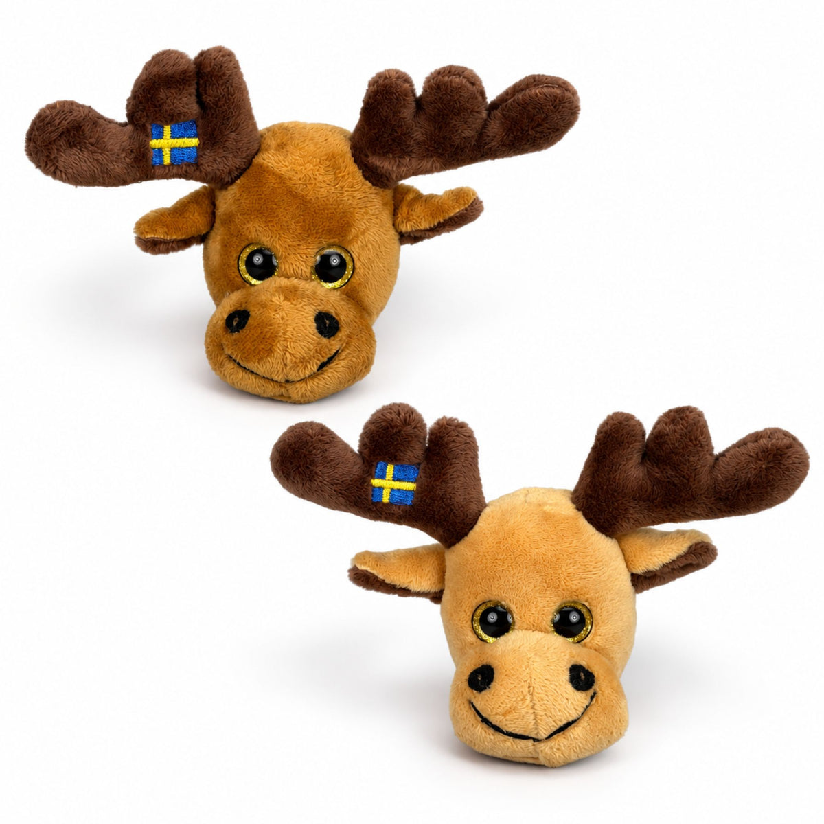 Två mjuka älghuvudmagneter med Sverige-design, en ljusbrun och en brun.