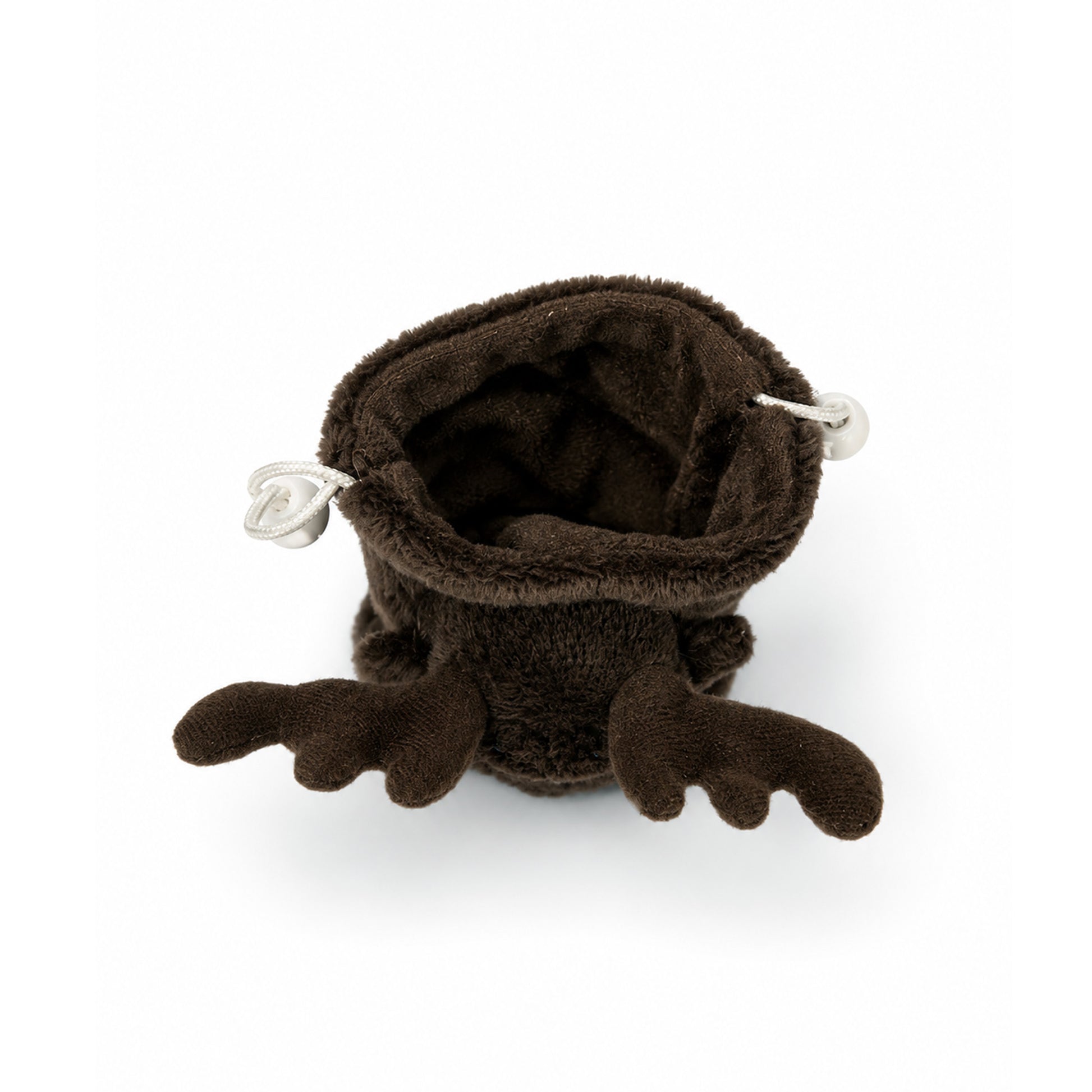 Mjuk väska/fodral formad som en älg där älghuvudet och benen är fast monterade på fodralet, vilket ger en tredimensionell och lekfull design. Perfekt som en unik och gosig souvenir med svensk prägel.