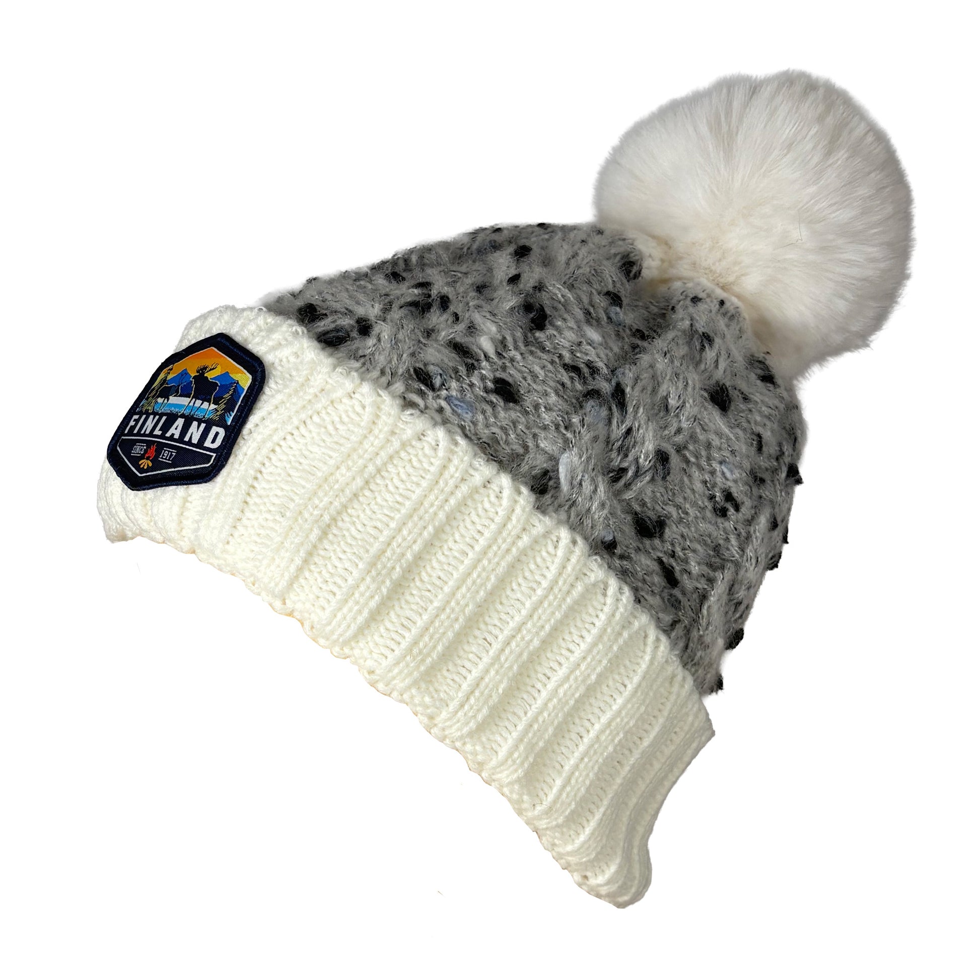 Souvenirmössa från Finland – stickad modell i vitt och grått med vit tofs och muddmärke - sedd från sidan. 