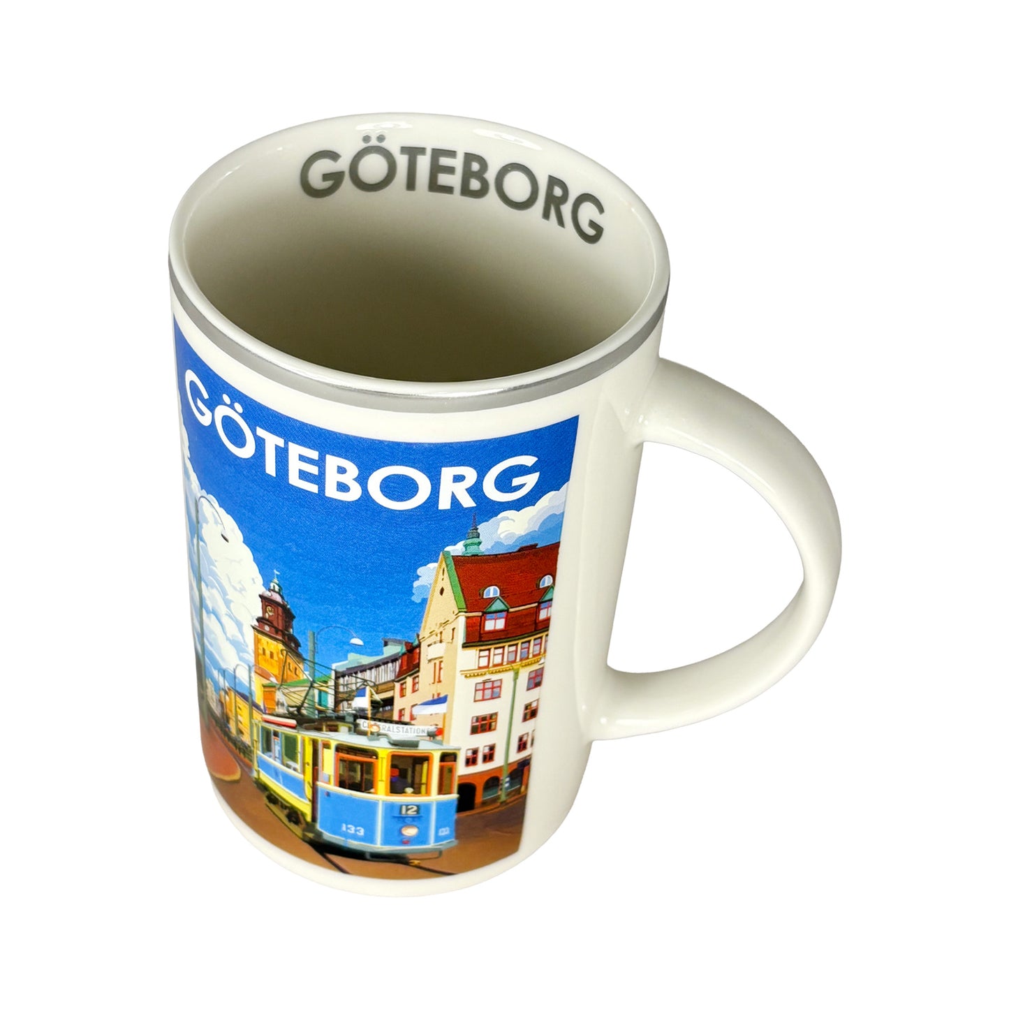 Souvenirmugg Göteborg Silverkant sedd snett ovanifrån med silvrig text “Göteborg” inuti muggen.