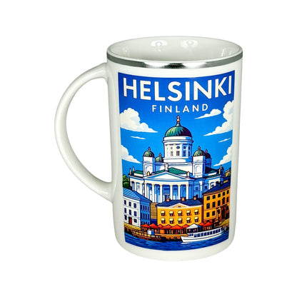 Mugg med silverkant, handtaget åt höger – visar att motivet från Helsingfors finns på båda sidor.