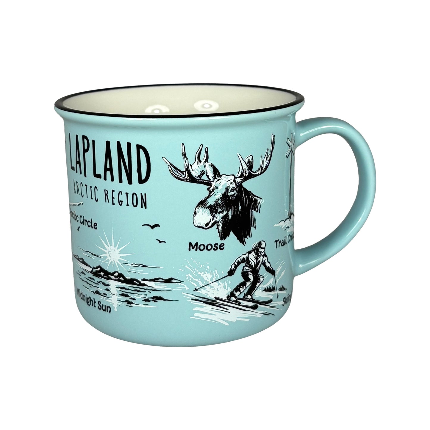 Ljusblå mugg med handtaget åt höger, med svartvita illustrationer av ren, hundspann, midnattssol och en karta över Sverige, Finland och Norge med markerad Polcirkeln samt texten "Lapland Arctic Region"