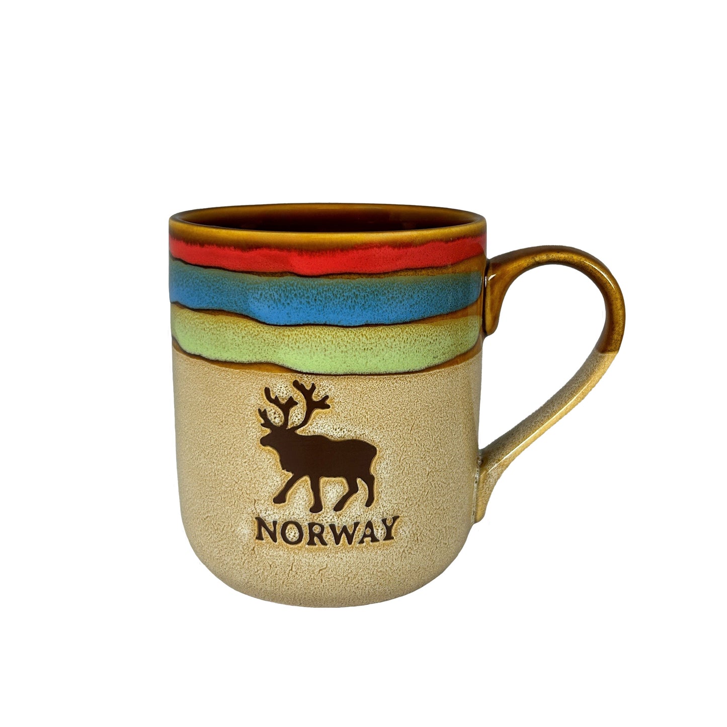 Ljusbrun stengodsmugg med motiv av norsk ren och texten Norway i vitt. Muggen har dekorativa ränder i grönt, rosa och blått runt kanten.