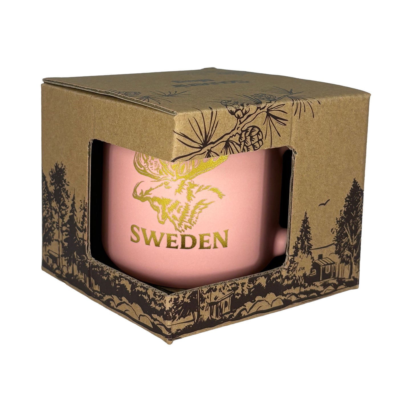 Aprikosfärgad mugg i brun kartong med mörkbrunt skogsmotiv, sedd framifrån.