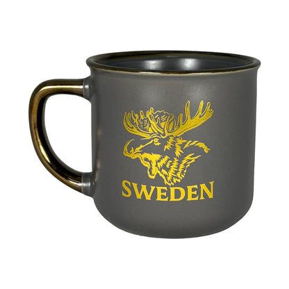 Baksidan av muggen med samma guldfärgade motiv.