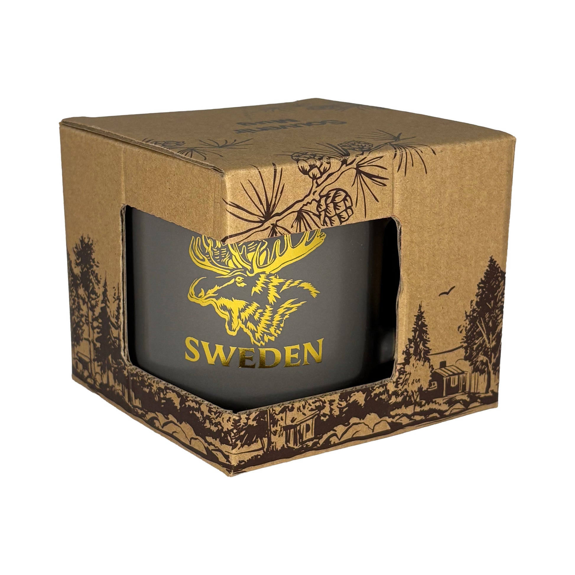 Muggen i förpackning sedd framifrån – brun kartong med mörkbrunt skogsmotiv.