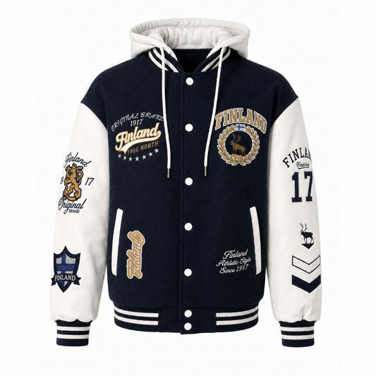 Mörkblå och vit Finland collage jacka med avtagbar huva, broderade Finland-detaljer, quiltat foder och mörkblåa muddar med vita ränder. 