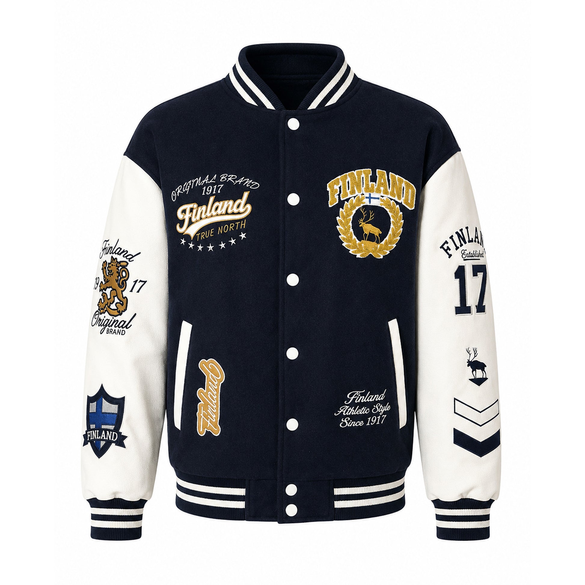 Mörkblå och vit Finland collage jacka med avtagbar huva, broderade Finland-detaljer, quiltat foder och mörkblåa muddar med vita ränder. Visas här utan huva.