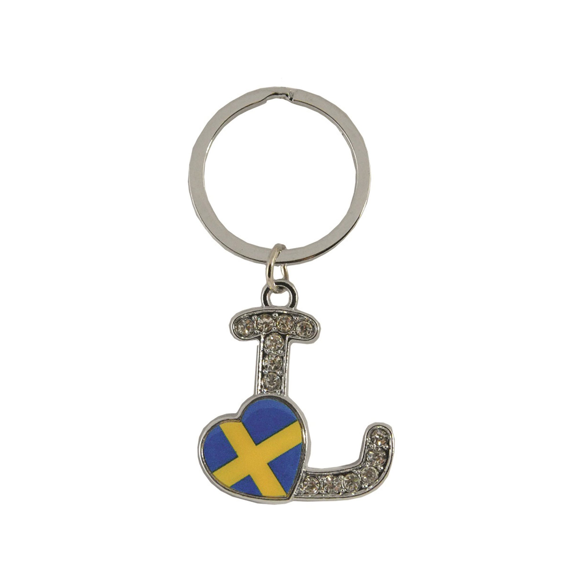 Metallnyckelring med bokstaven L. Bokstaven är dekorerad med glitterstenar. På bokstaven finns även ett hjärta med en svensk flagga.