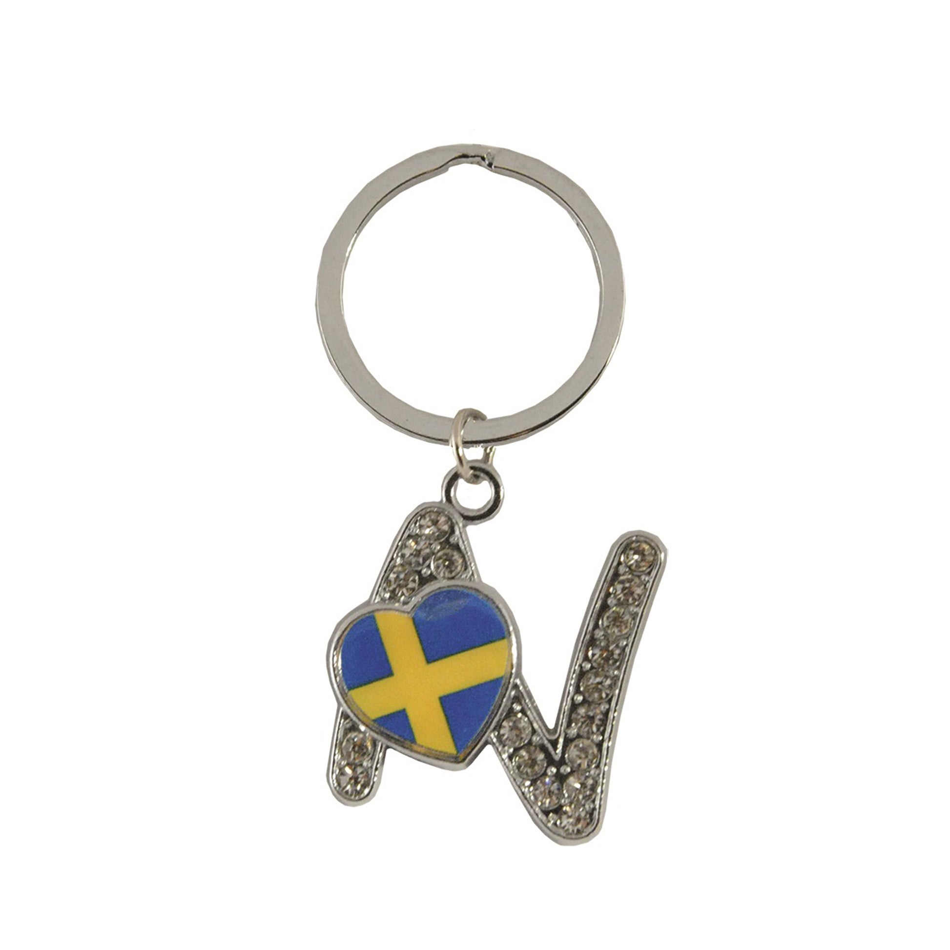 Metallnyckelring med bokstaven N. Bokstaven är dekorerad med glitterstenar. På bokstaven finns även ett hjärta med en svensk flagga.