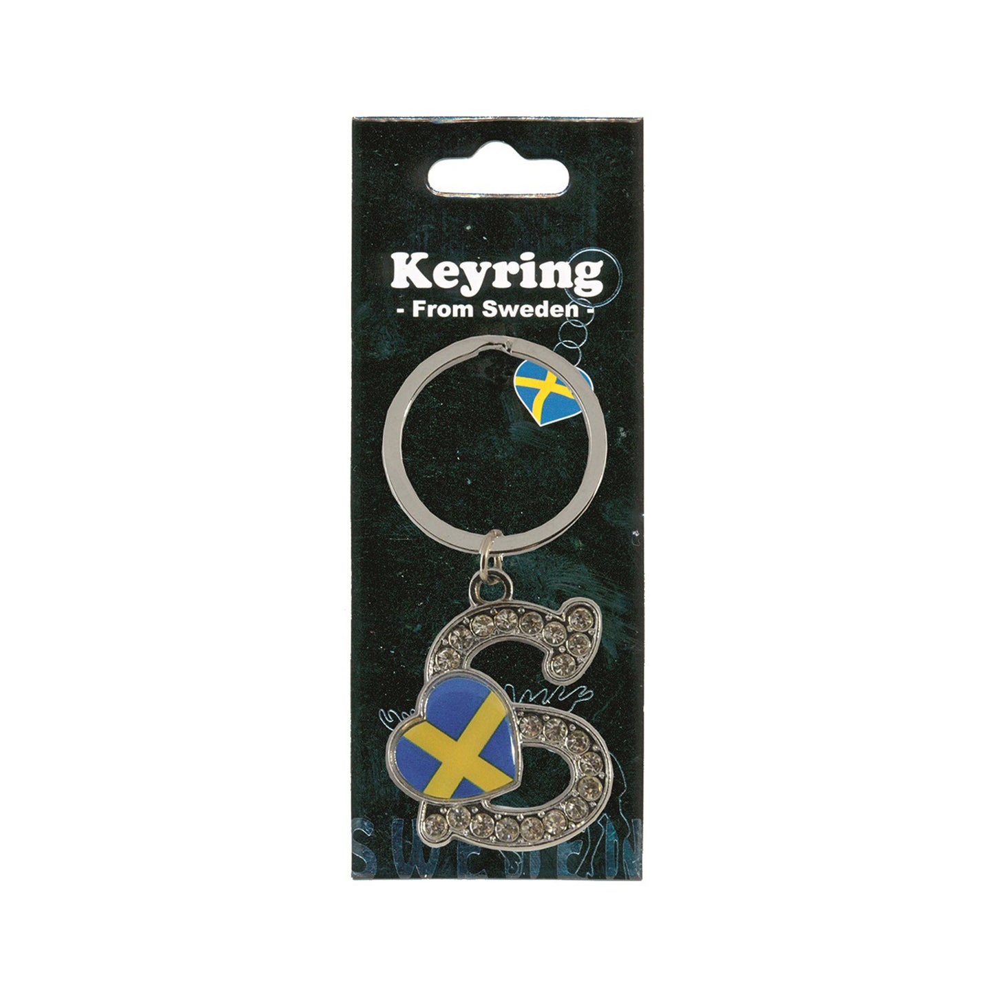 Metallnyckelring med bokstaven S. Bokstaven är dekorerad med glitterstenar. På bokstaven finns även ett hjärta med en svensk flagga. Visas här i sin förpackning. Svart förpackning med  texten "Keyring från Sweden" i vitt.