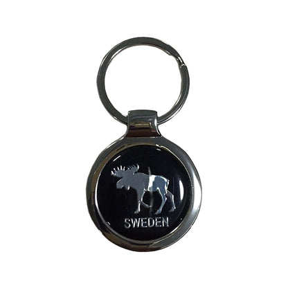 Metallnyckelring med älgmotiv och texten "Sweden" i silver, med epoxy-motiv i svart.








