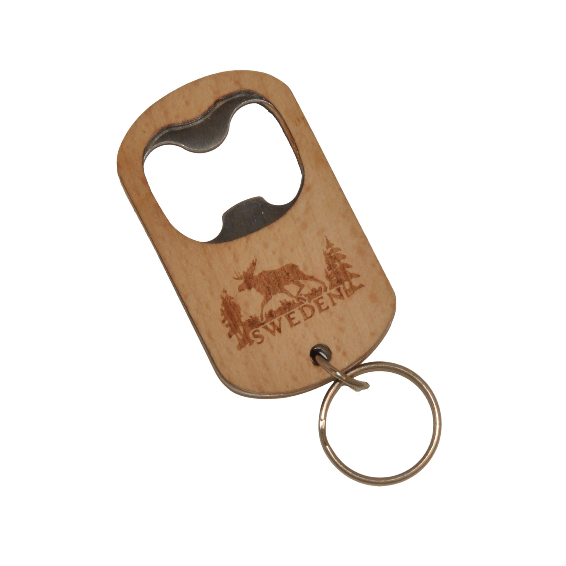 Nyckelring i trä med motiv av en älg och texten "SWEDEN", som även fungerar som kapsylöppnare. En rustik och funktionell souvenir med svensk naturkänsla.