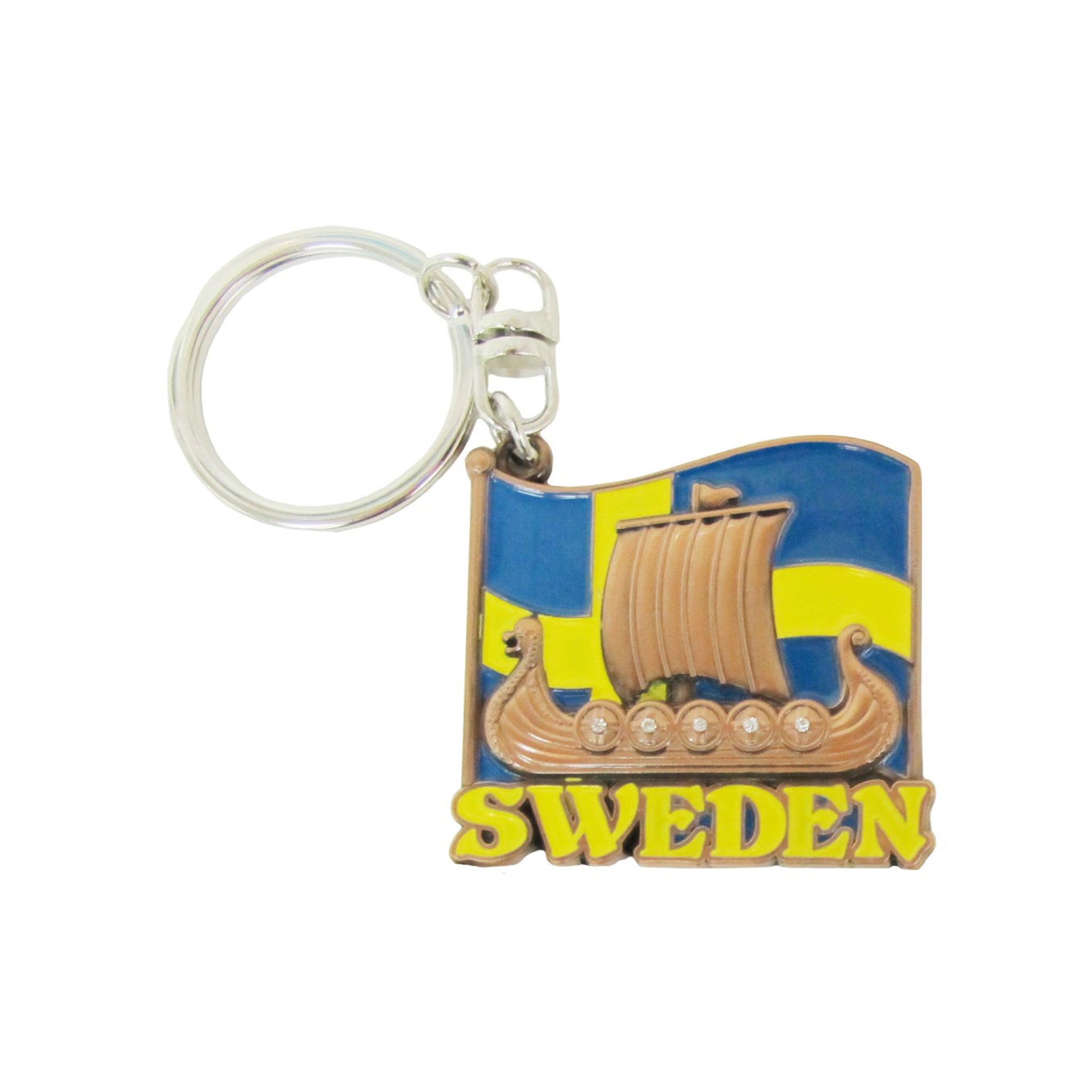 Metallnyckelring med bronsfärgat vikingaskepp framför svensk flagga, dekorerad med små glitterstenar i sköldarna.