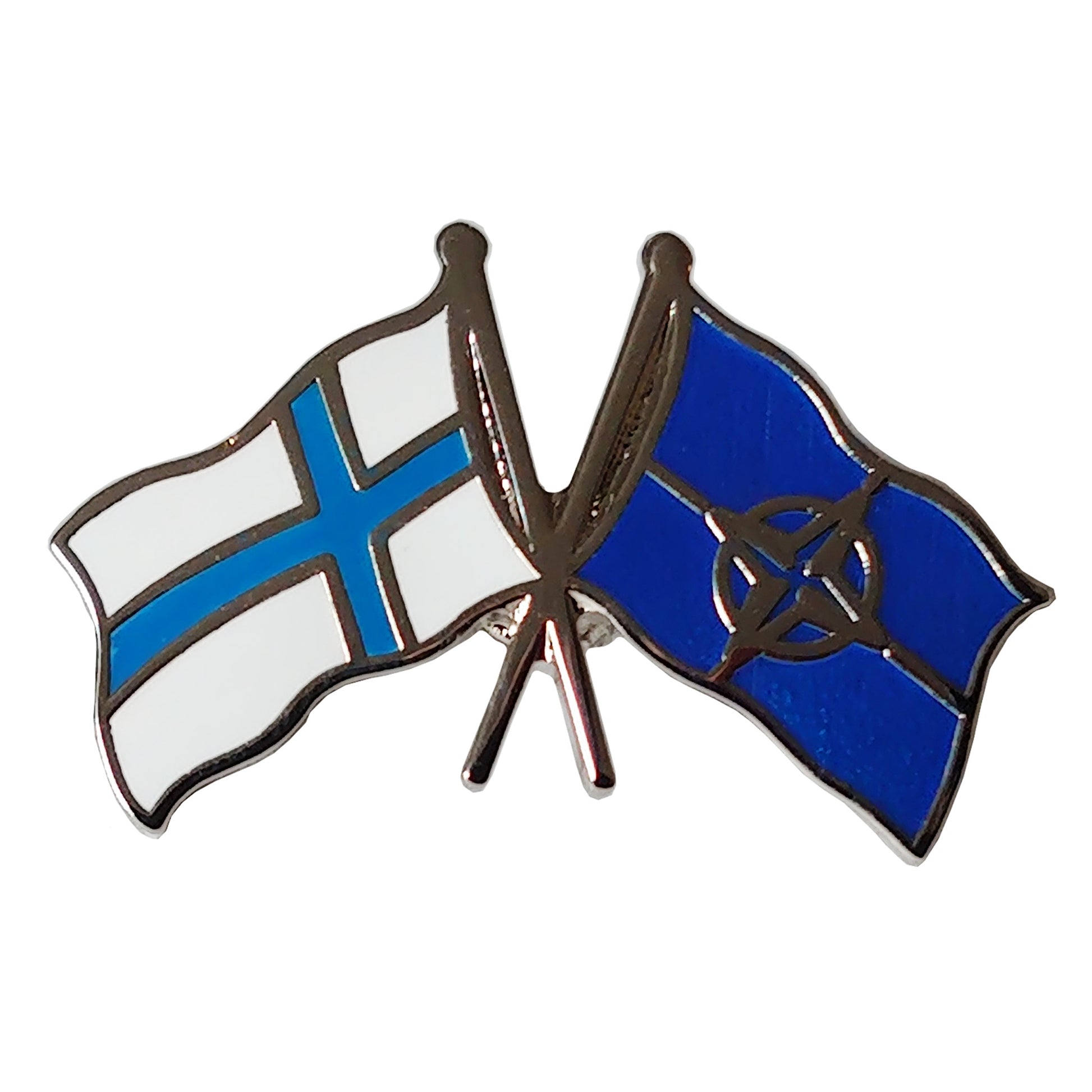 Souvenirpin med korslagda flaggor för Finland och NATO – emaljpin i hög kvalité med tydliga färger, perfekt som vänskapssymbol.