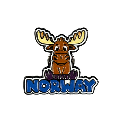 Pin med lekfull älg och texten "Norway".