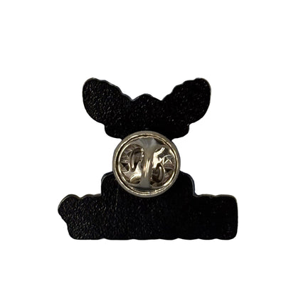 Baksidan av pin med fjärilslås.