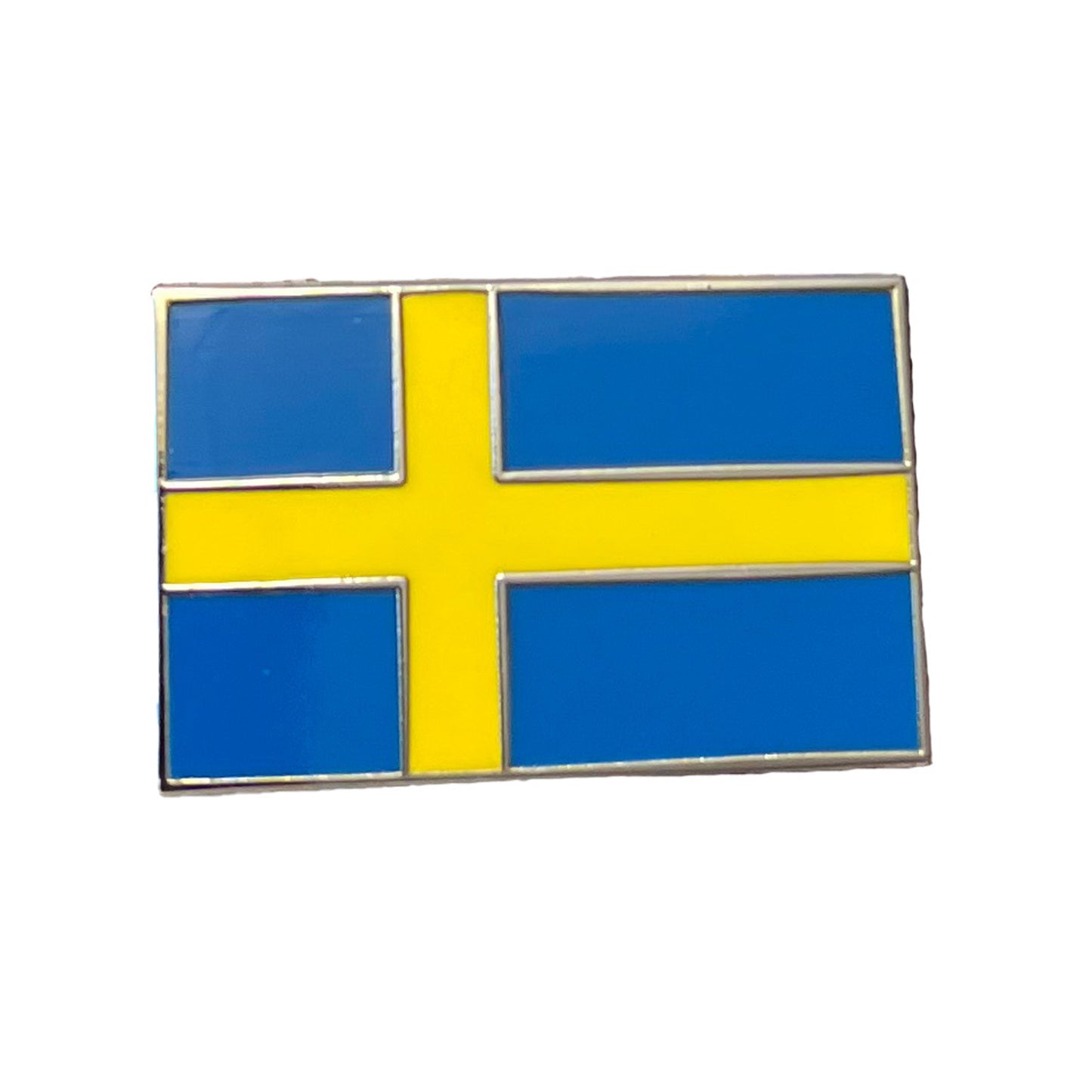 Emaljpin med svensk flagga – klassisk souvenirpin med blå bakgrund och gult kors. Tillverkad i hög kvalité med tydliga färger.
