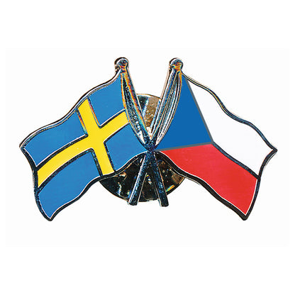 Dubbel pin med korslagda flaggor för Sverige och Tjeckien, tillverkad i emalj med hög kvalitet och fina färger – en klassisk souvenir.
