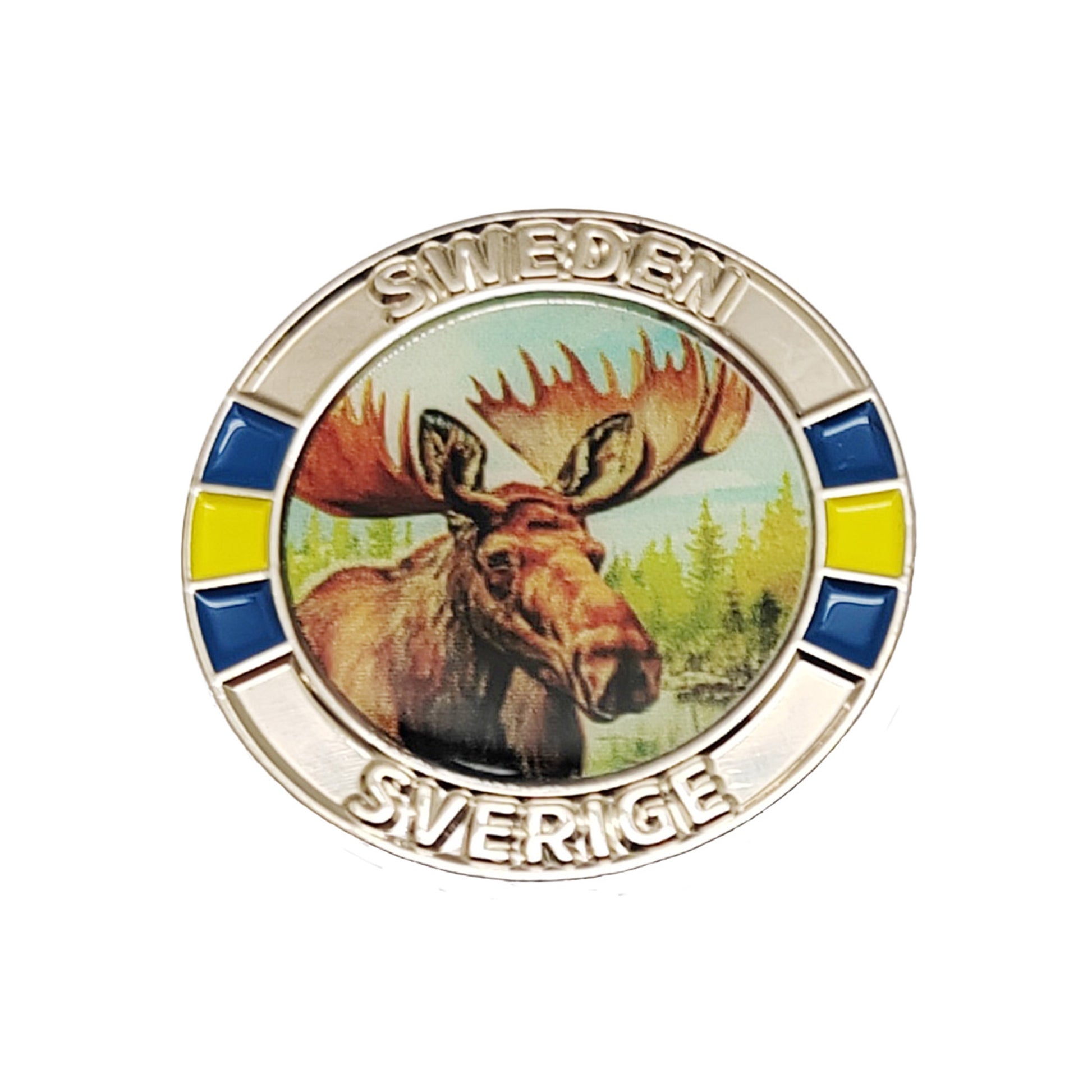 Emaljpin med älgmotiv och texten Sverige – souvenirpin i hög kvalité med detaljerad design och tydliga färger.