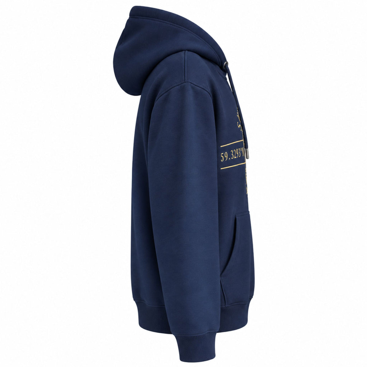 Mörkblå hoodie med ett tidlöst guldfärgat motiv inspirerat av svensk historia - sedd från sidan. 