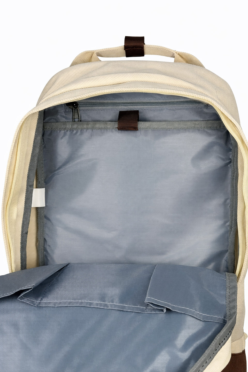 Insidan av beige ryggsäck med 5 olika innerfack. 