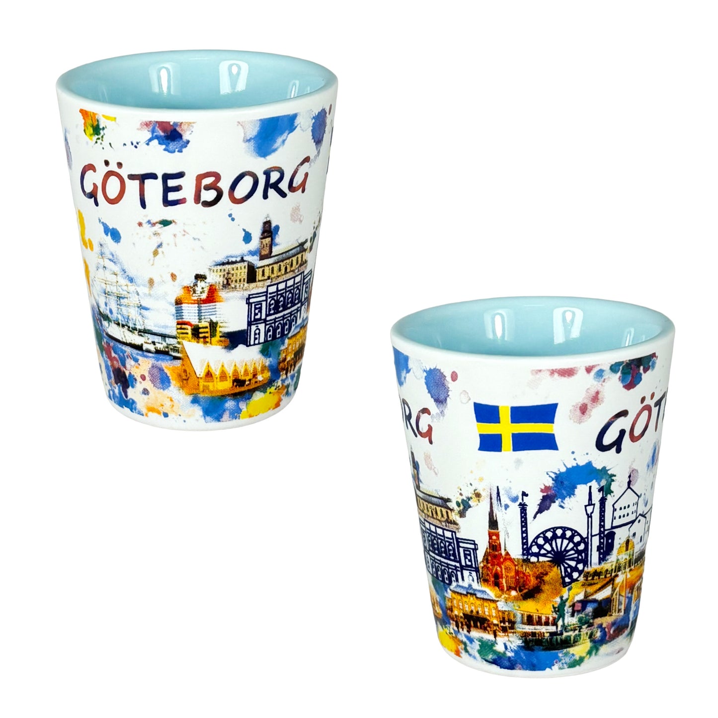 Shotglas med ljusblå insida, visat från två vinklar för att visa hela det färgstarka Göteborgsmotivet.