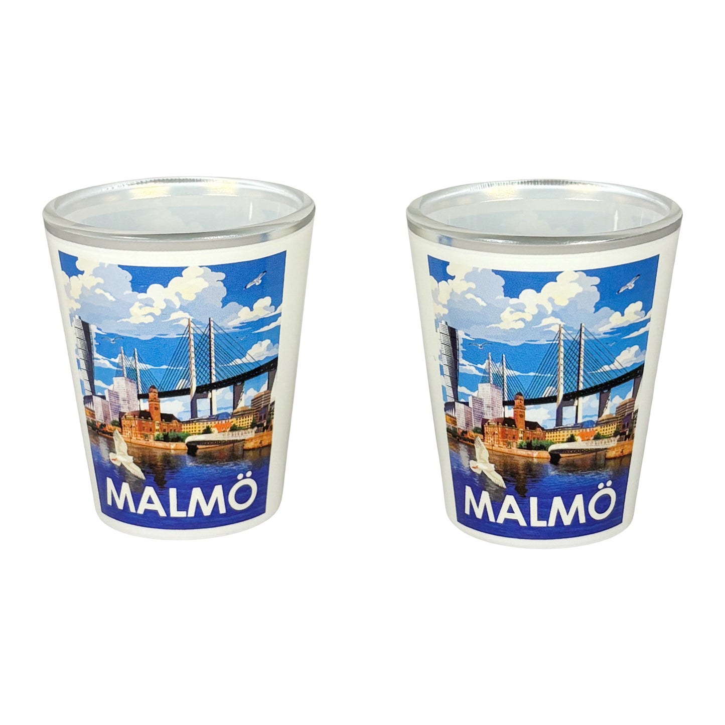 Två shotglas med motiv som fångar Malmös stadskaraktär och charm.