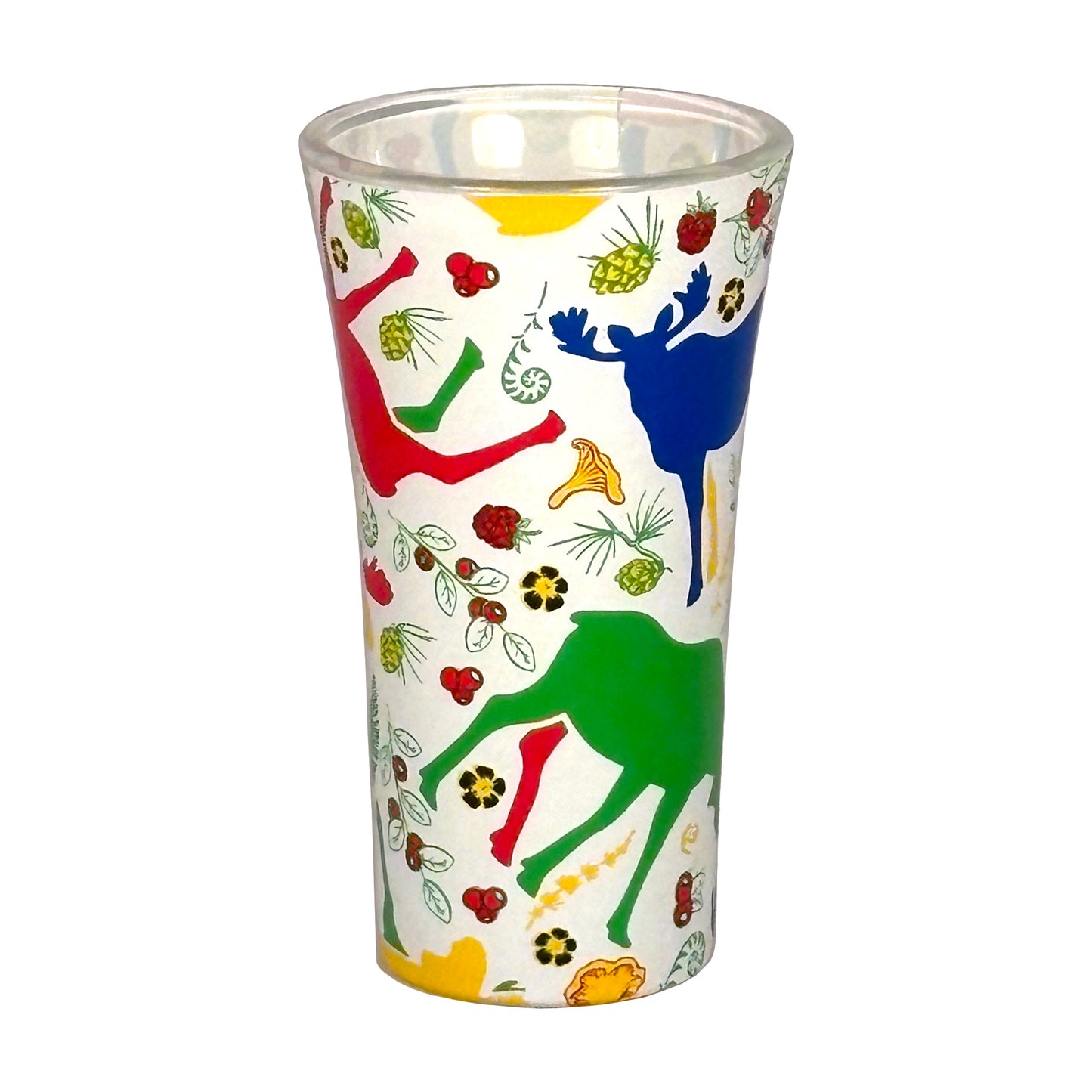 Shotglas med motiv av färgglada älgar, perfekt som souvenir eller present med svensk naturtema.








