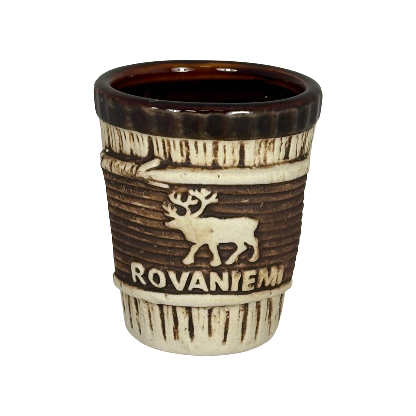 Shotglas med träinspirerad design och renmotiv samt texten Rovaniemi.