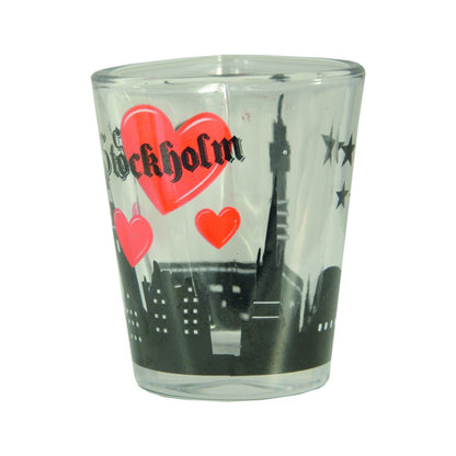 Hjärtformat shotglas med Stockholm svart Skyline-motiv. Glaset är också dekorerat med röda hjärtan i olika storlekar.