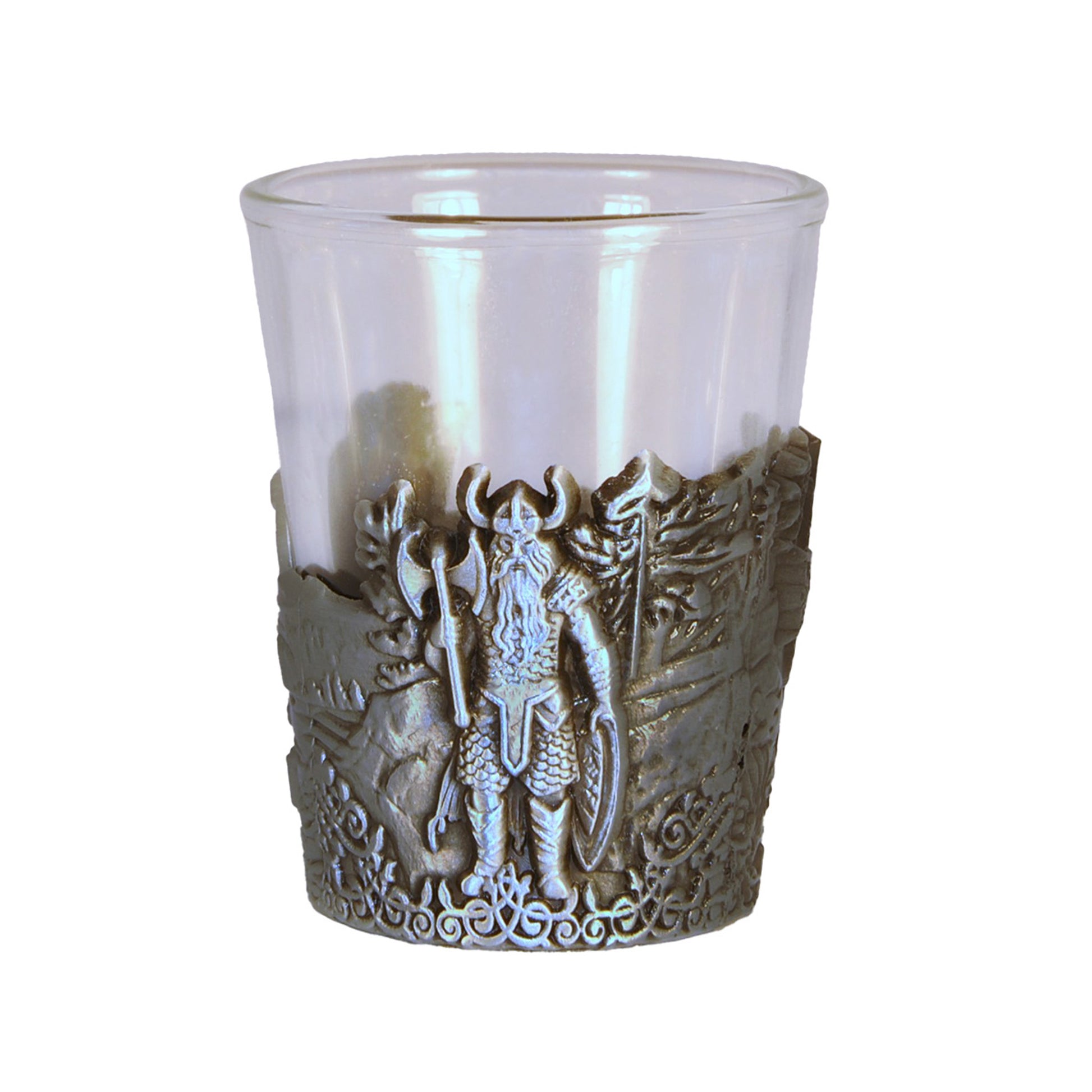 Shotsglas i glas med ett omslag i tennfärgad metall med vikingamotiv. Här syns en viking. 