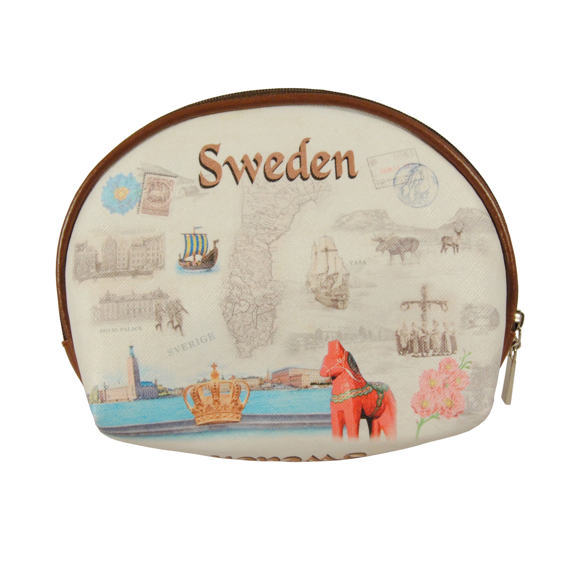 Sminkväska med Sverigekarta i storlek 18 x 13 cm. Väskan är dekorerad med typiskt svenska motiv och passar utmärkt för smink, laddare, hörlurar eller andra små tillbehör. En praktisk och fin liten förvaringsväska.