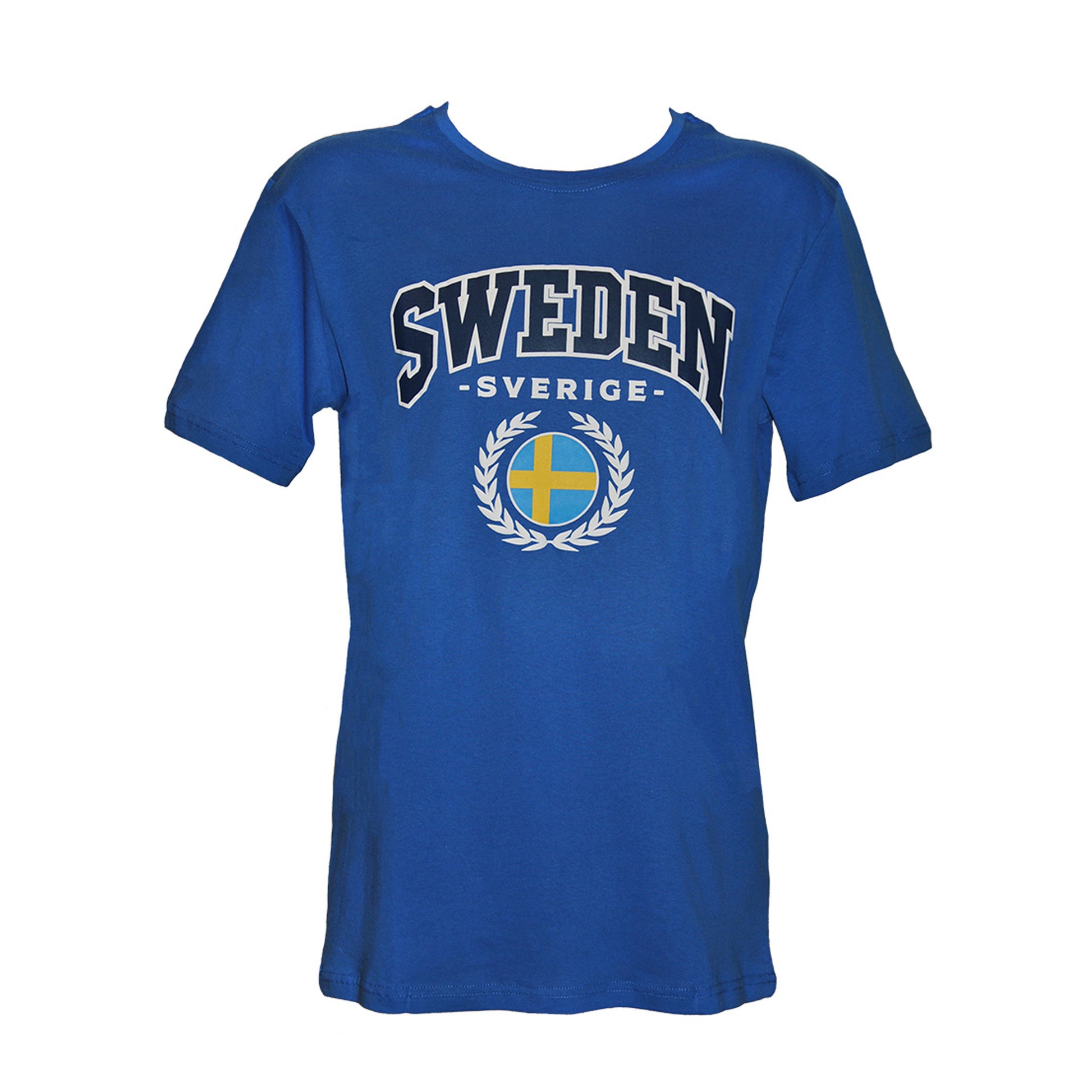 Blå T-shirt med svensk flagga och texten "Sweden" på bröstet – en stilren och bekväm souvenir med klassiskt svenskt motiv.